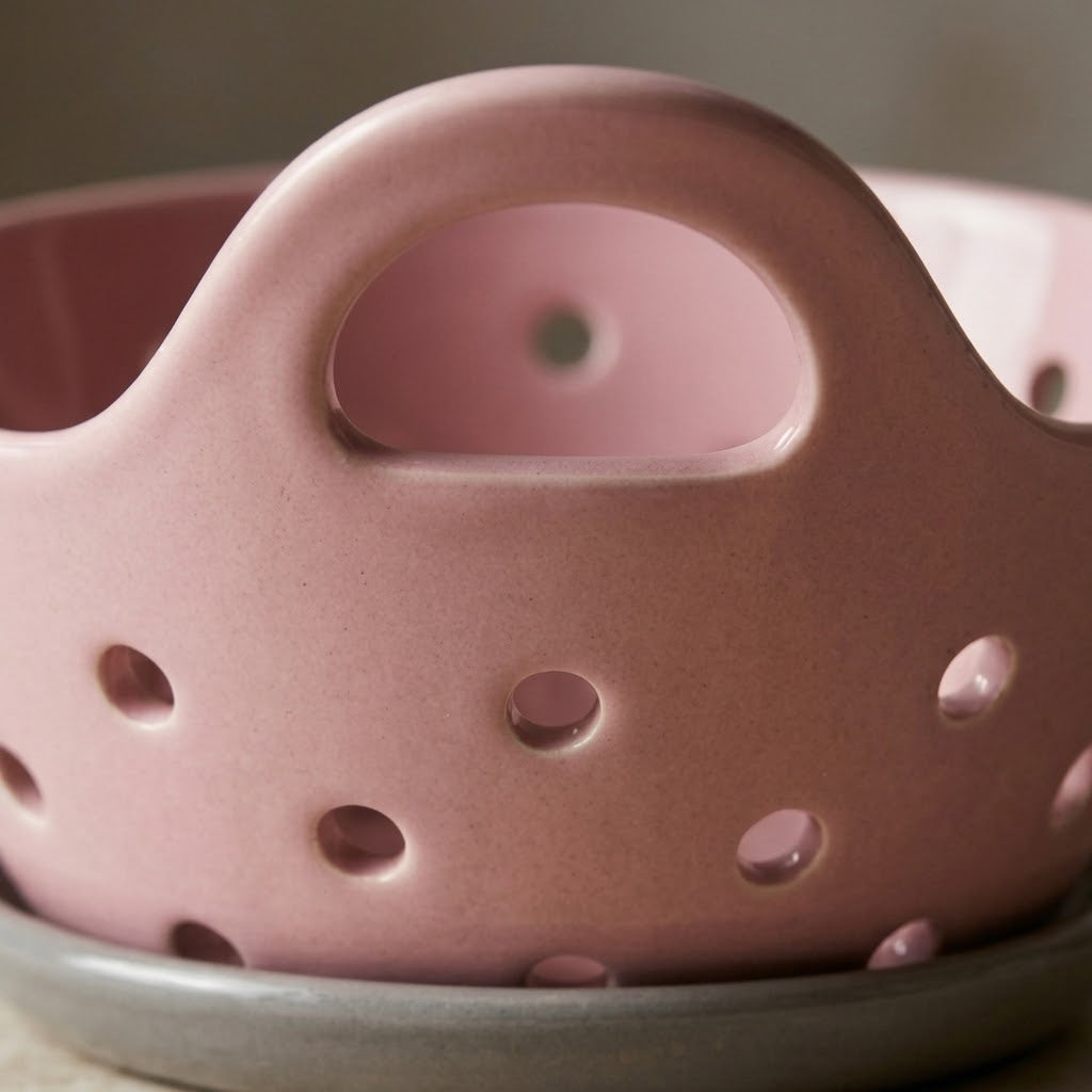 Modern Ceramic Berry Colander with Integrated Handle and Dark Grey Drip Base - Blush Pink